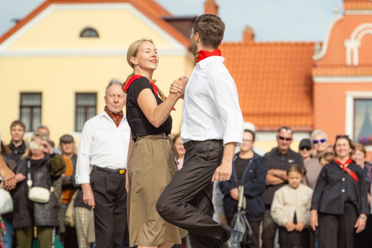 Skambančios turgaus aikštės I