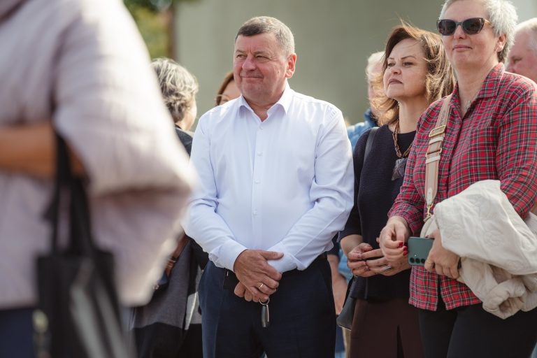 Skambančios turgaus aikštės I