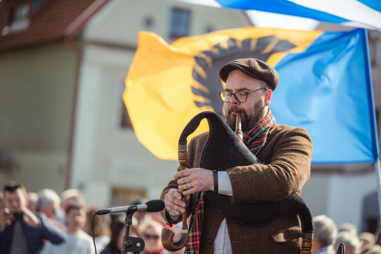 Skambančios turgaus aikštės I