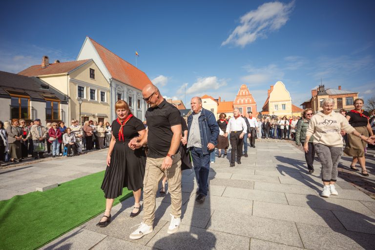 Skambančios turgaus aikštės I