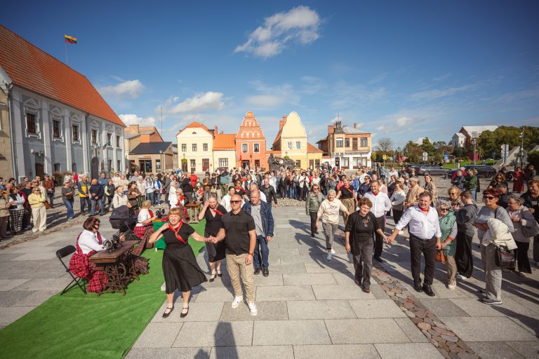 Skambančios turgaus aikštės I