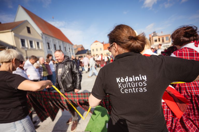 Skambančios turgaus aikštės I