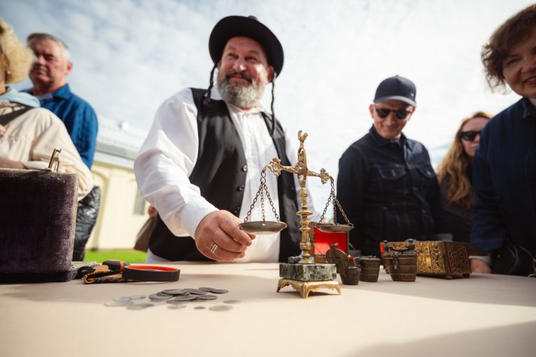 Skambančios turgaus aikštės I