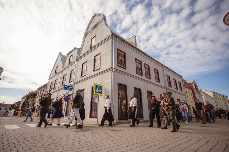 Skambančios turgaus aikštės I