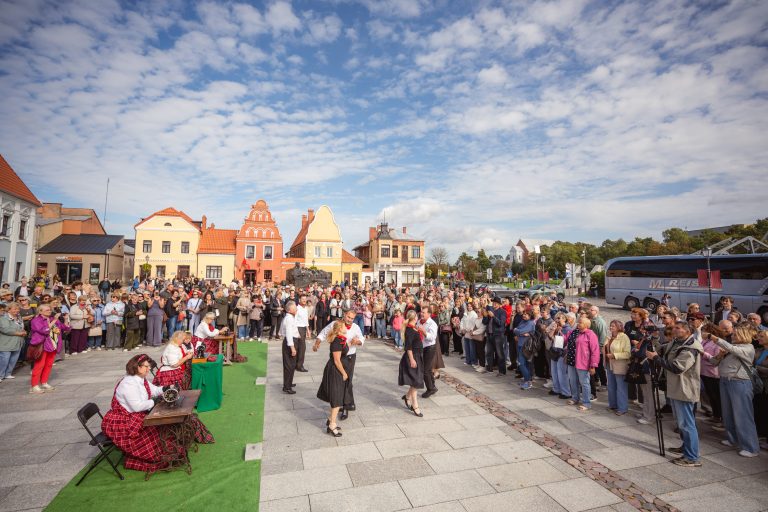 Skambančios turgaus aikštės I