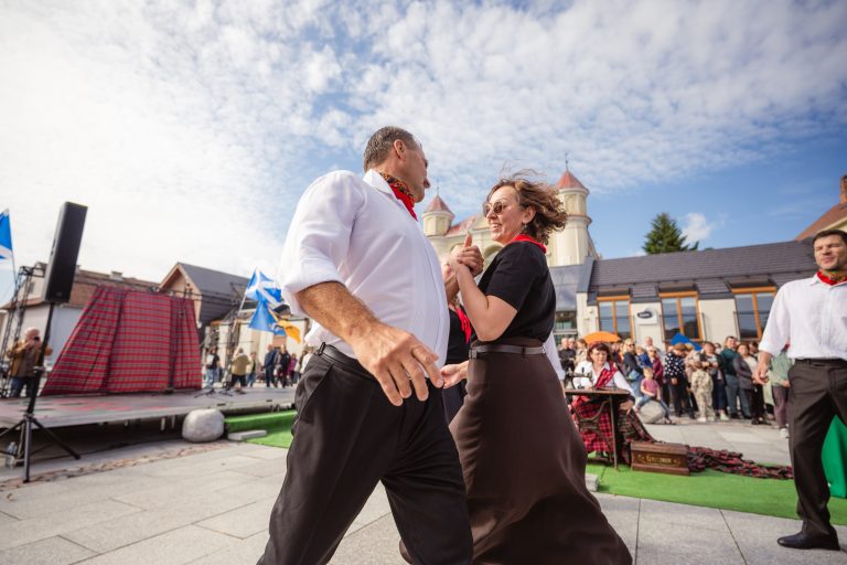 Skambančios turgaus aikštės I