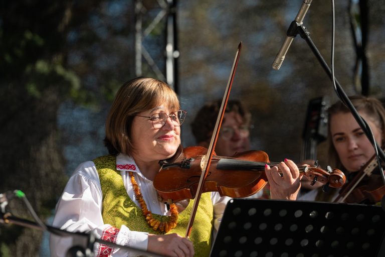 Skambančios turgaus aikštės II