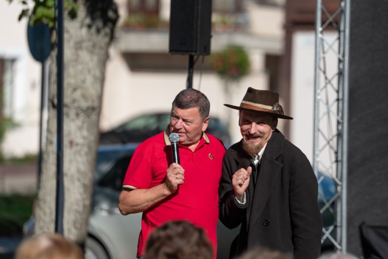Skambančios turgaus aikštės II