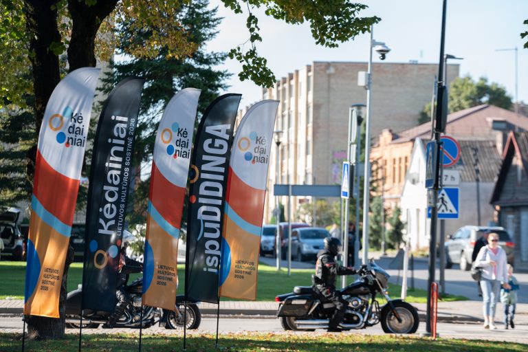 Skambančios turgaus aikštės II
